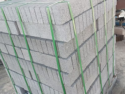 用面包磚鋪設(shè)路面原因之探索